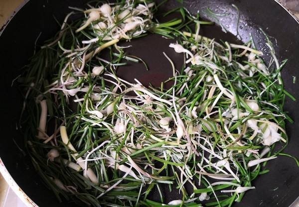 小根蒜炒鸡蛋的做法-小根蒜炒鸡蛋的功效5
