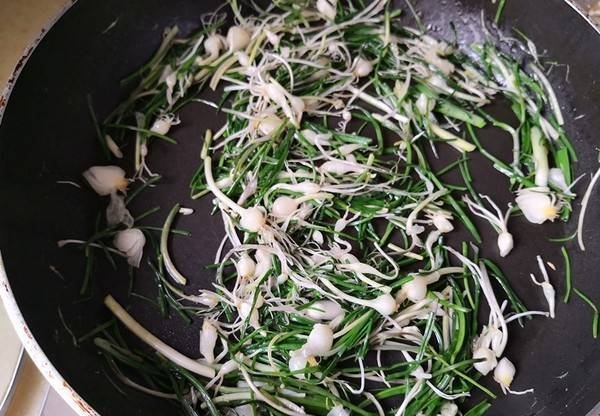 小根蒜炒鸡蛋的做法-小根蒜炒鸡蛋的功效6
