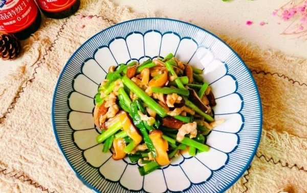 里脊肉炒香菇怎么炒-韭菜香菇炒里脊的做法2