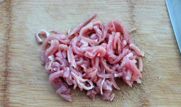 里脊肉炒香菇怎么炒-韭菜香菇炒里脊的做法5
