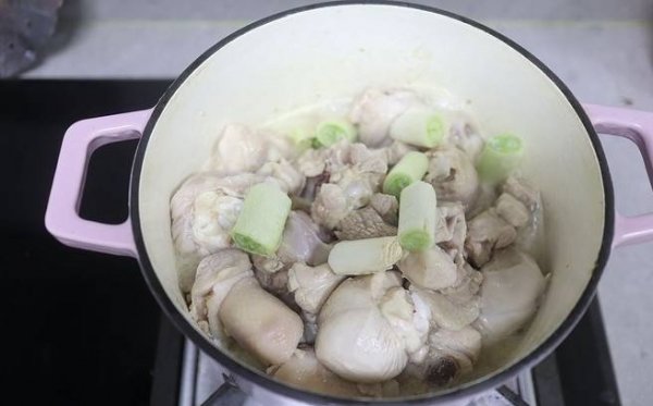 栗子炖鸡怎么做好吃-栗子炖鸡的功效和作用5