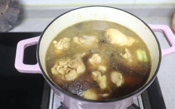栗子炖鸡怎么做好吃-栗子炖鸡的功效和作用6