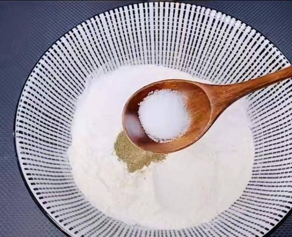 炸蘑菇需要焯水吗-炸蘑菇的家常做法5
