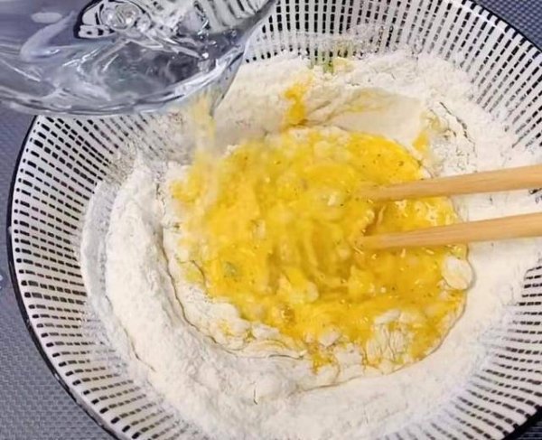 炸蘑菇需要焯水吗-炸蘑菇的家常做法6