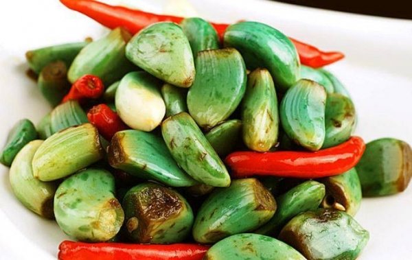 泡腊八蒜用什么醋泡-泡腊...