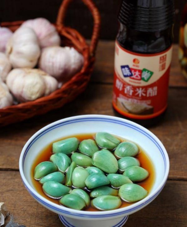 泡腊八蒜用什么醋泡-泡腊八蒜的制作方法8