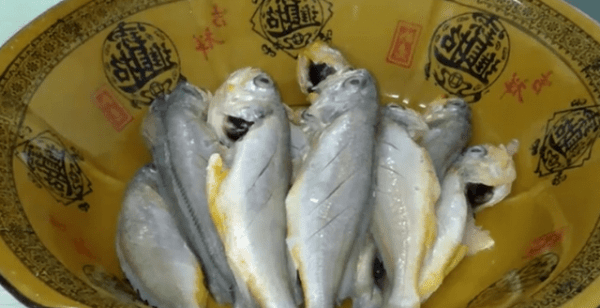 香酥小黄鱼怎么炸-香酥小黄鱼的做法2
