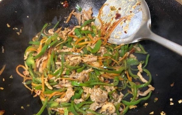 炒肉丝怎么炒嫩又好吃-炒肉丝滑嫩的诀窍是什么6