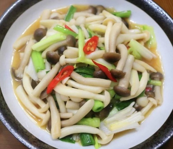 辣炒蟹味菇怎么做好吃-辣炒蟹味菇的做法1