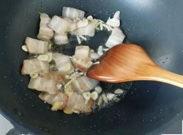 青蒜香干回锅肉-青蒜香干回锅肉的做法6