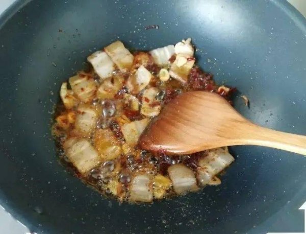 青蒜香干回锅肉-青蒜香干回锅肉的做法7