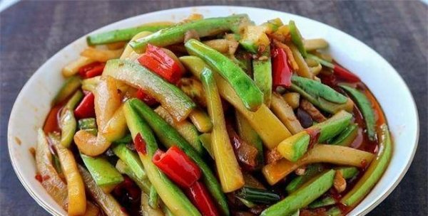 小炒西葫芦要焯水吗-小炒西葫芦的做法1