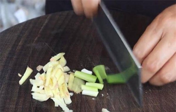 小炒西葫芦要焯水吗-小炒西葫芦的做法5