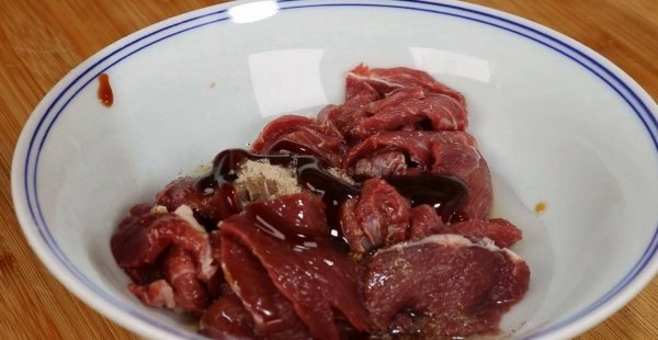 牛肉怎么做才鲜嫩好吃-小炒牛肉的做法3