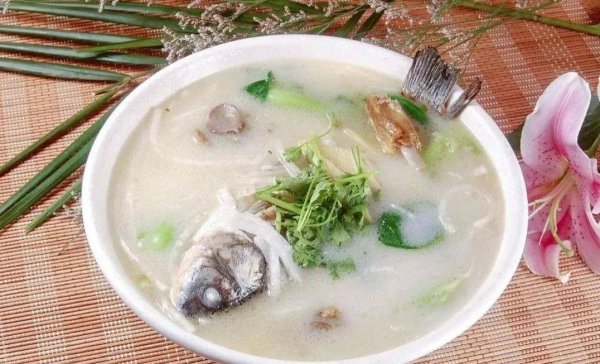 炖鱼汤一定不能放的3种调料有哪些-炖鱼汤的做法4
