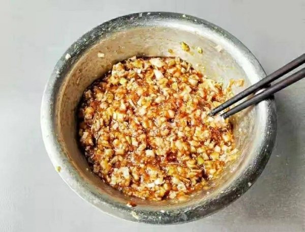 大葱肉包馅料怎么做-大葱肉包的正确做法窍门7