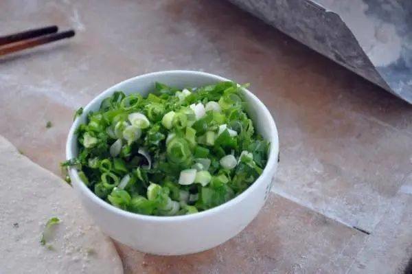 大葱肉包馅料怎么做-大葱肉包的正确做法窍门8