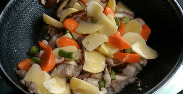 土豆豆角焖饭怎么做-土豆豆角焖饭电饭煲做法5