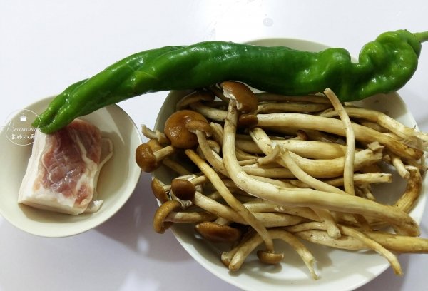 油炸茶树菇要焯水吗-干炒茶树菇的做法4