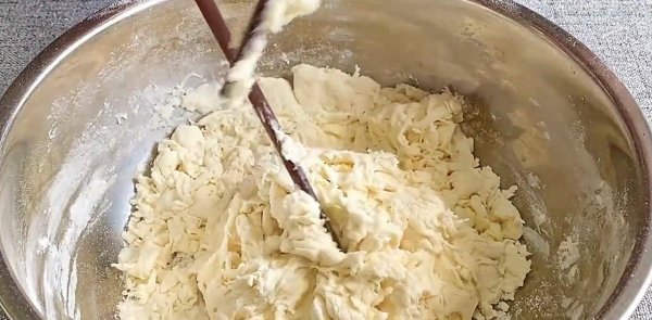葱油饼怎么和面做又软又好吃窍门-葱油饼的家常做法2