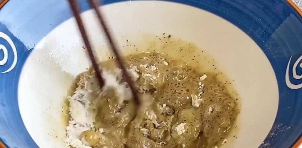 葱油饼怎么和面做又软又好吃窍门-葱油饼的家常做法4