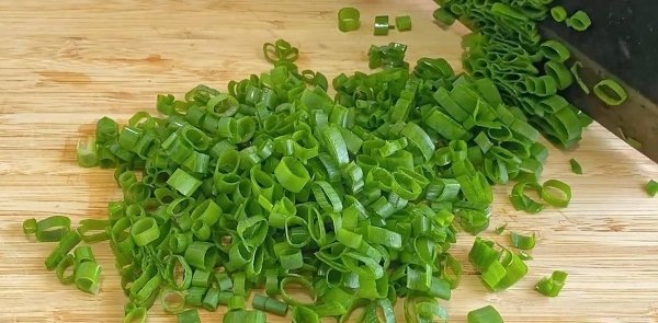 葱油饼怎么和面做又软又好吃窍门-葱油饼的家常做法5