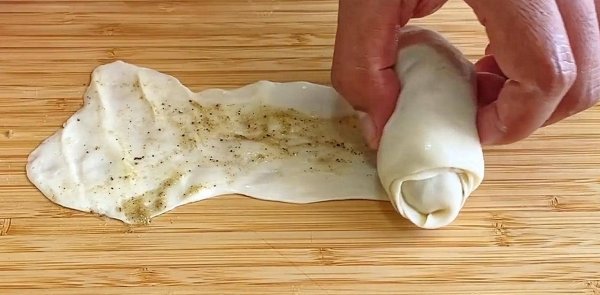 葱油饼怎么和面做又软又好吃窍门-葱油饼的家常做法9