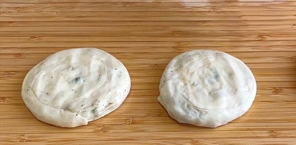 葱油饼怎么和面做又软又好吃窍门-葱油饼的家常做法10