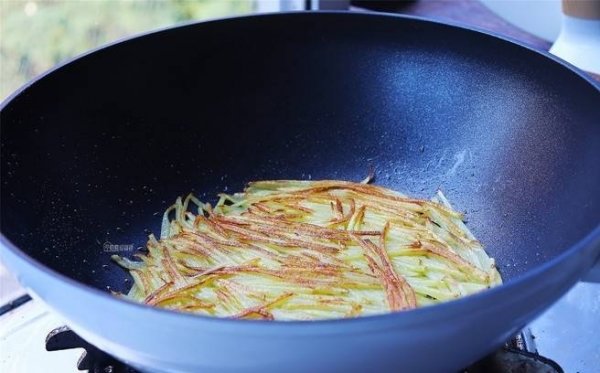 土豆丝饼怎么做酥脆-土豆丝饼的做法5