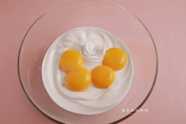 小黄人甜甜圈蛋糕怎么做-小黄人甜甜圈蛋糕的做法4