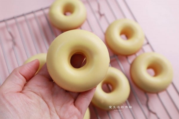 小黄人甜甜圈蛋糕怎么做-小黄人甜甜圈蛋糕的做法8