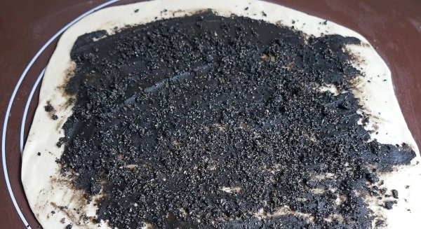 黑芝麻卷的营养价值-黑芝麻卷的做法7