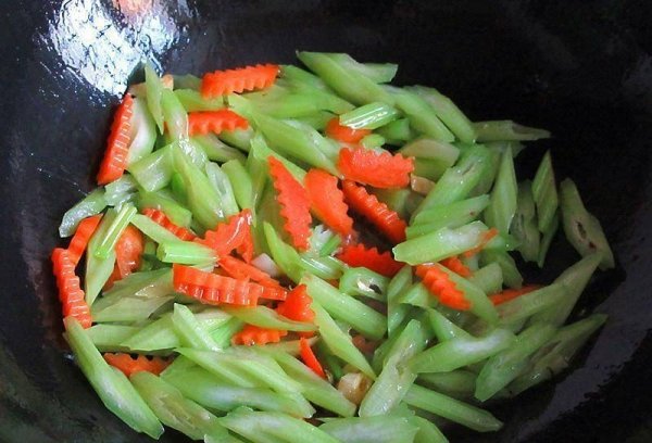 芹菜麻花炸鸡丁怎么做-芹菜麻花炸鸡丁的做法10