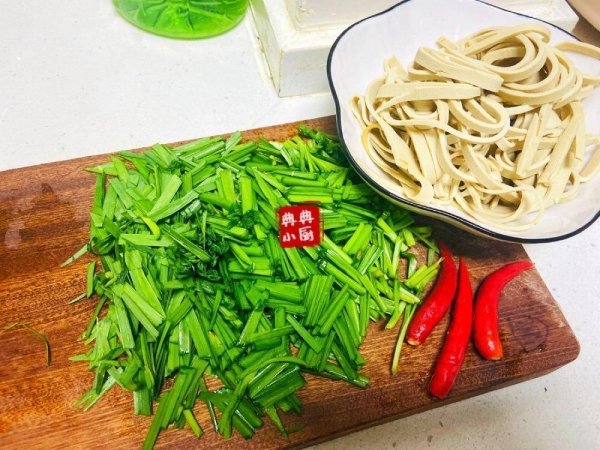 韭菜千张怎么炒好吃-韭菜炒千张做法2