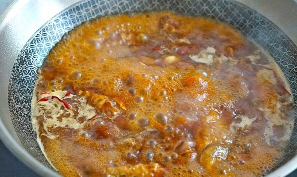 茄子炖鱼怎么做-鱼锅炖茄子的做法9