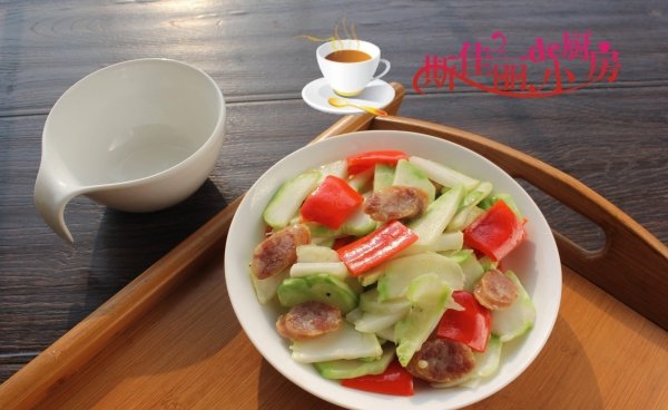儿菜片怎么炒-红椒腊肠炒...