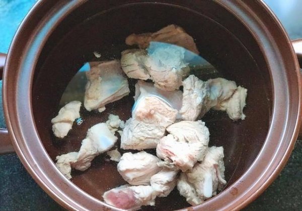 鱿鱼排骨汤怎么做-鱿鱼排骨汤的做法3