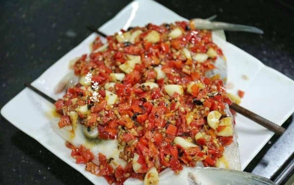 年夜饭可以做剁椒鱼头吗-年夜饭鱼头的做法6
