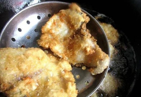 香酥鱼片怎么做不回潮-香酥鱼片的做法7