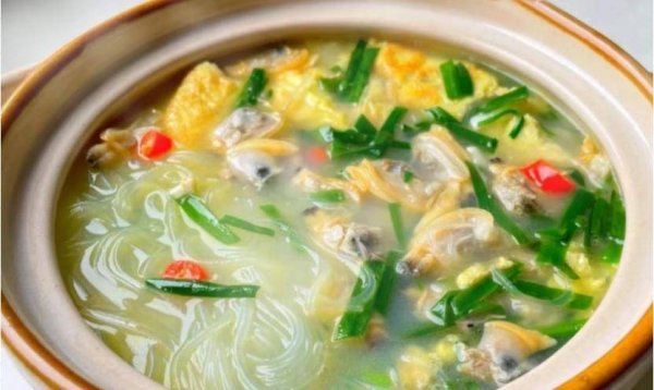 适合春季食用的家常汤-蛤蜊韭菜鸡蛋粉丝汤1
