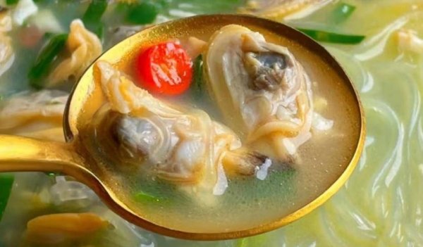 适合春季食用的家常汤-蛤蜊韭菜鸡蛋粉丝汤2