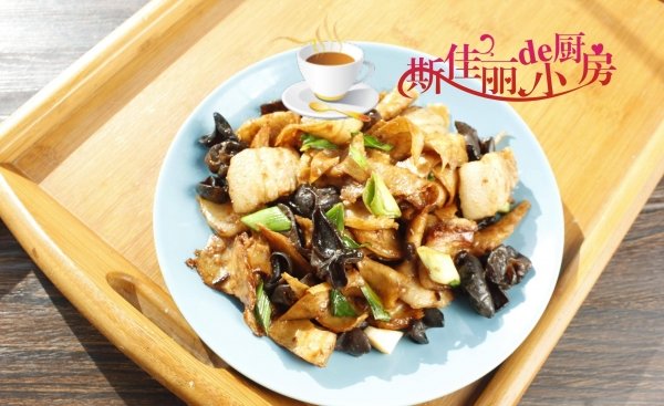 面筋能和木耳一起炒吗-木耳面筋炒肉的做法1