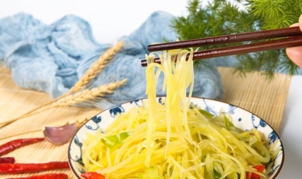 炒土豆丝爽脆不粘锅怎么做-炒土豆丝不粘锅的窍门6